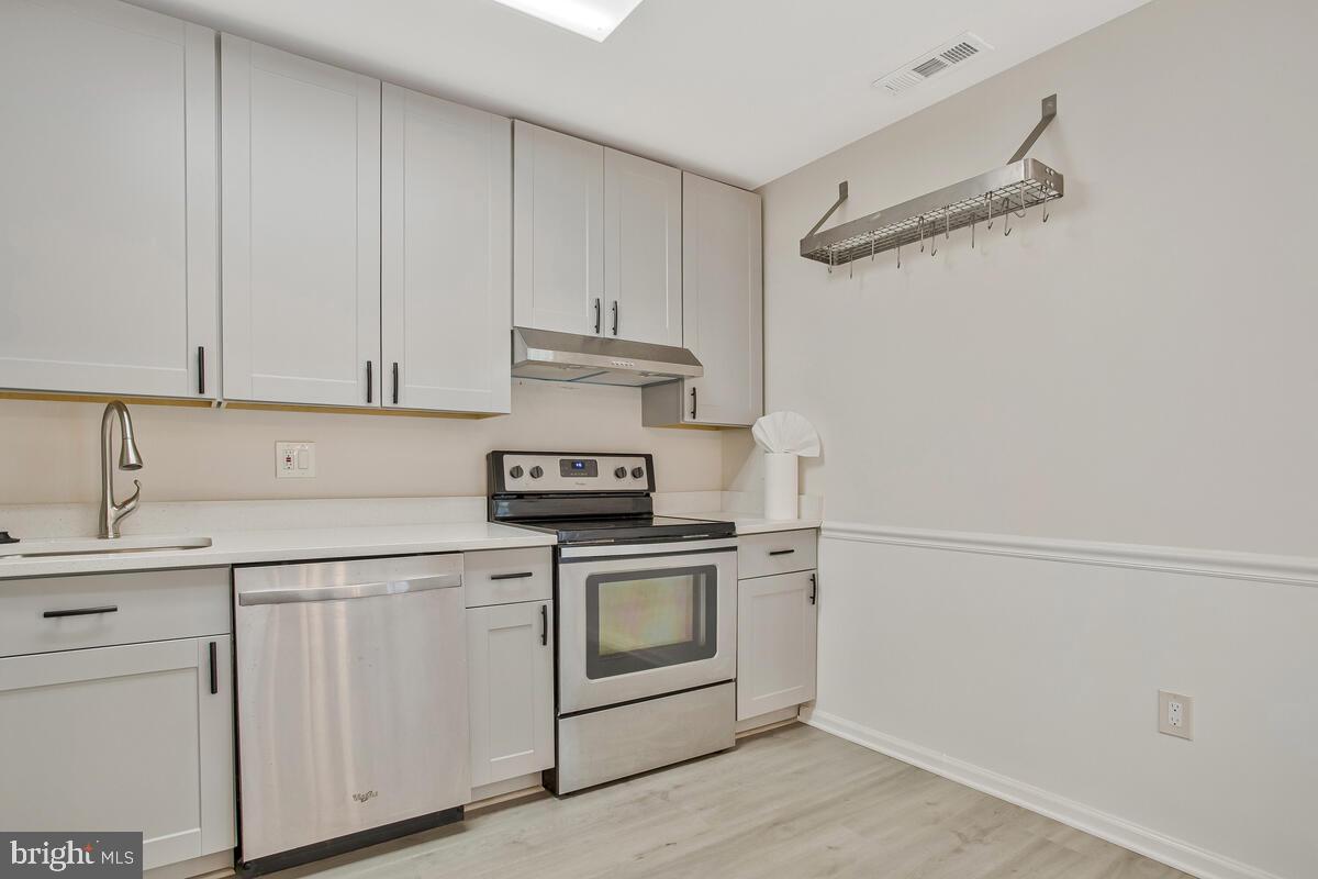 CROFTON MEWS CONDO - Residential Lease