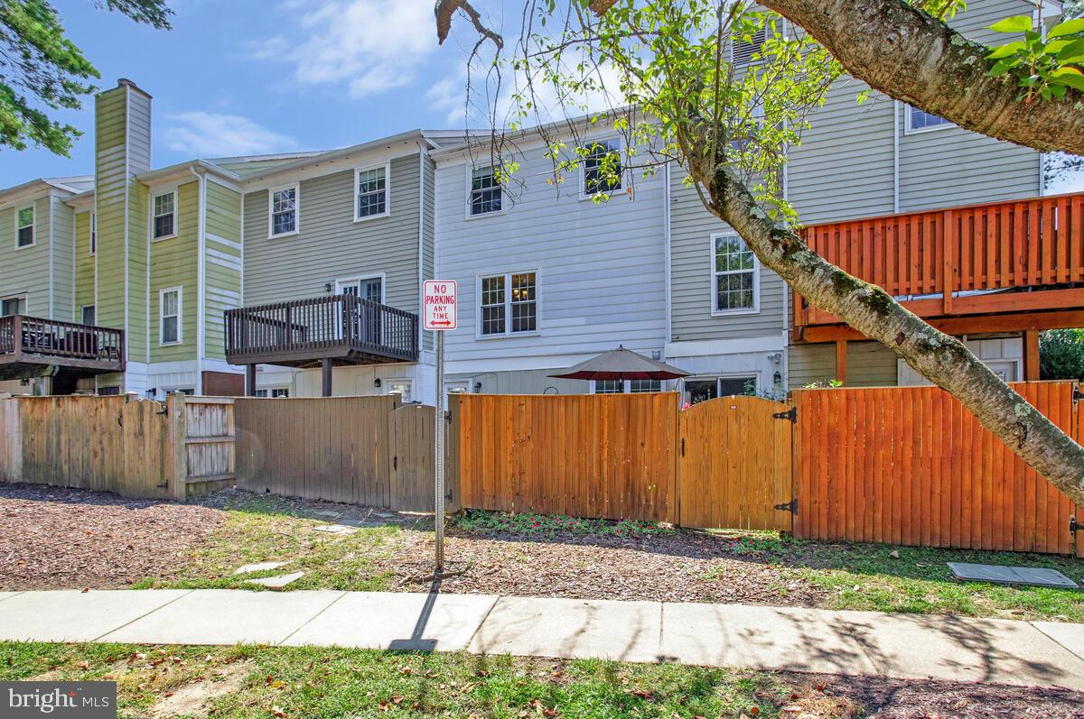 CROFTON MEWS CONDO - Residential Lease