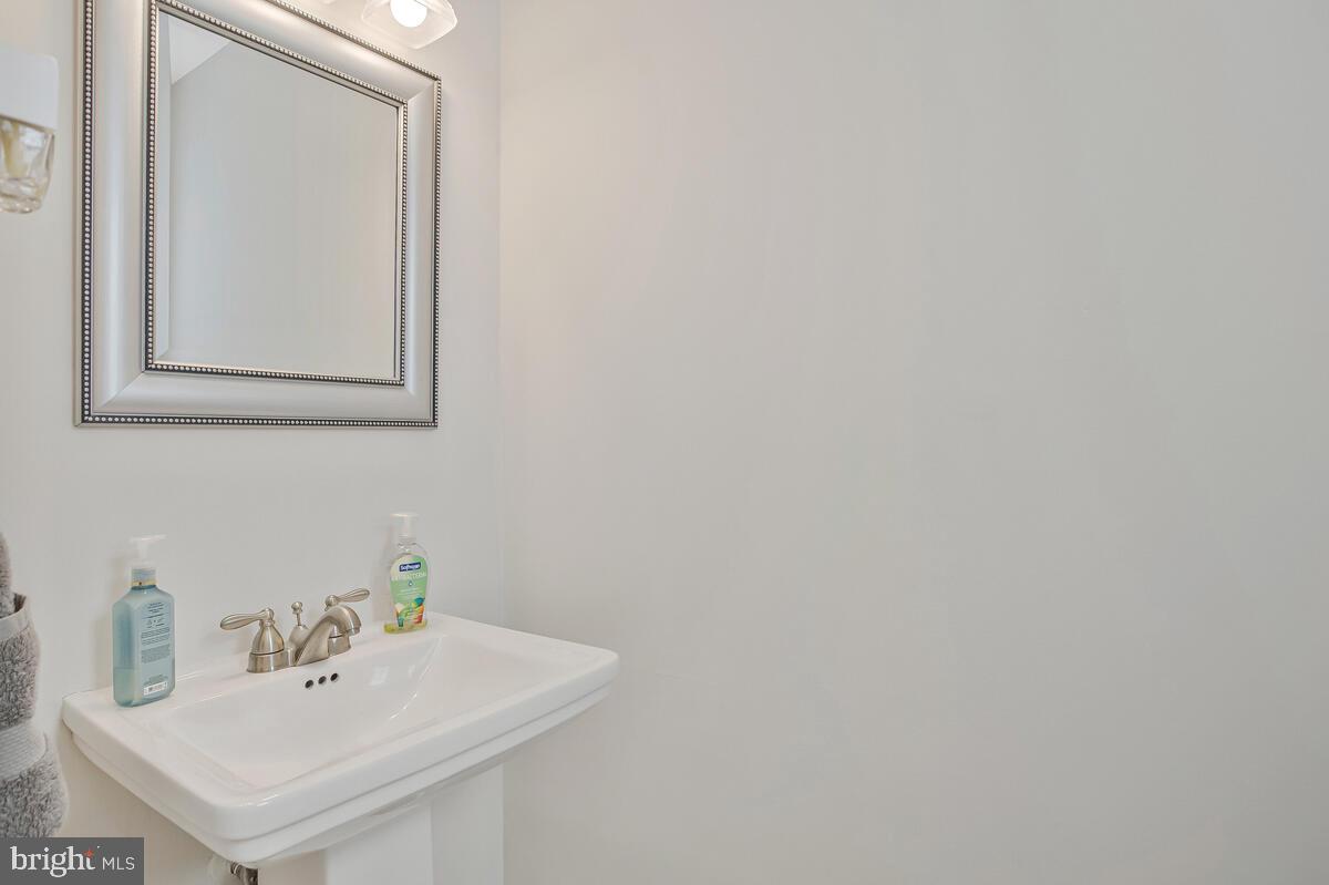 CROFTON MEWS CONDO - Residential Lease