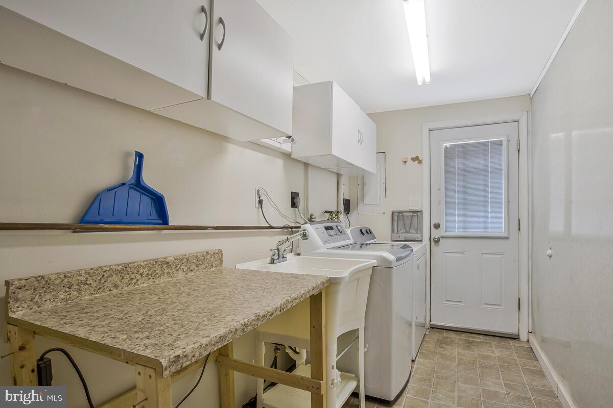 CROFTON MEWS CONDO - Residential Lease