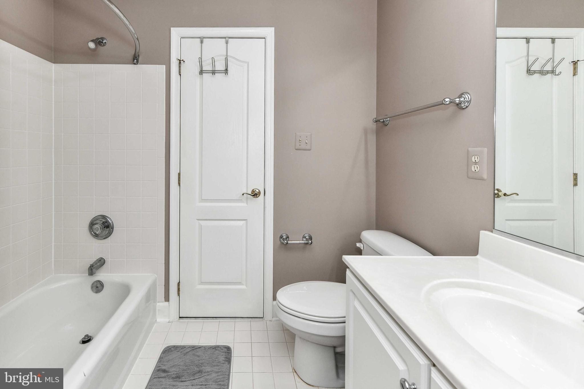 ALEXANDRAS GROVE AT BELMONT - Residential Lease