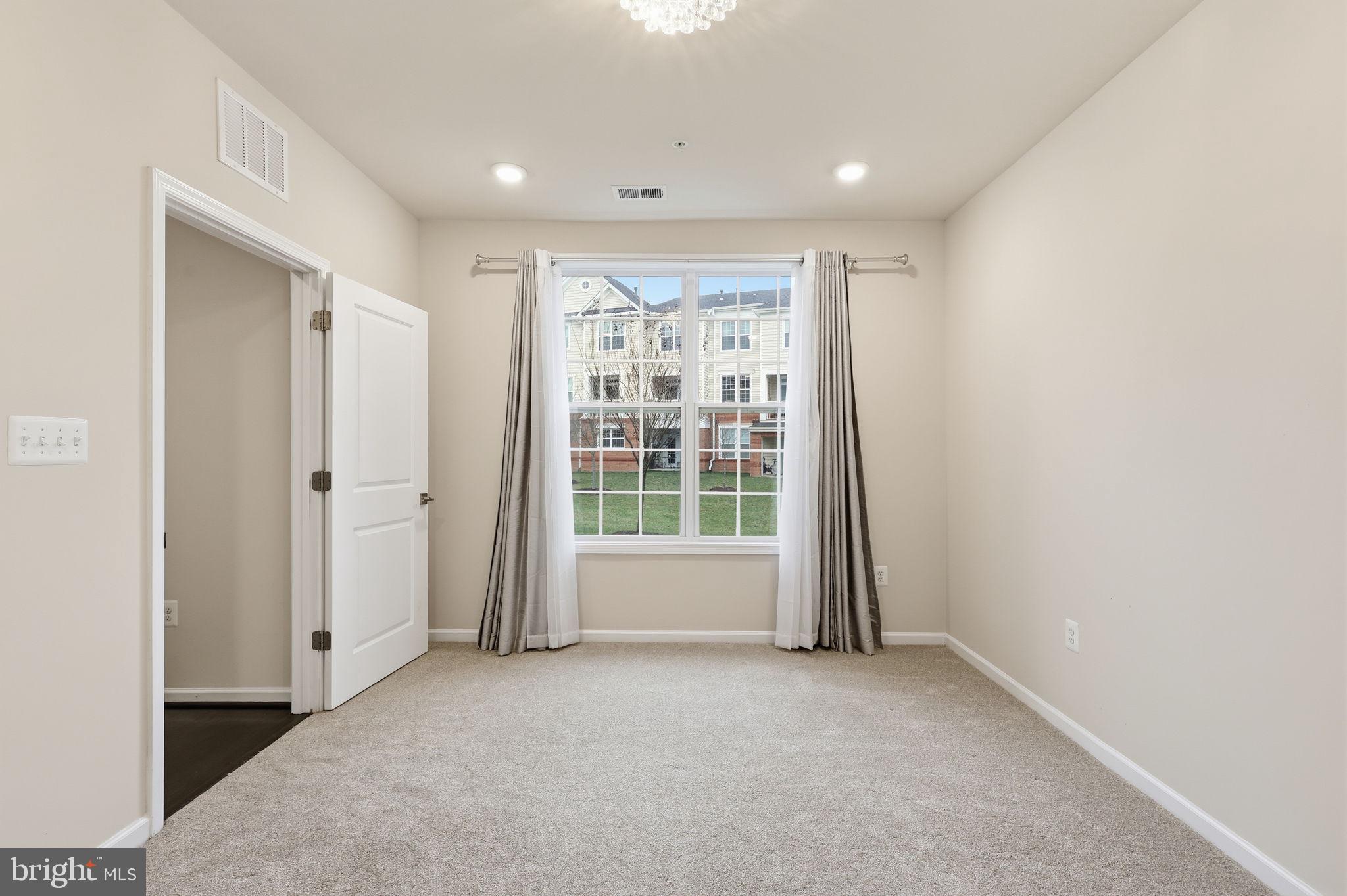 RIDGES AT LOUDOUN VALLEY - Residential