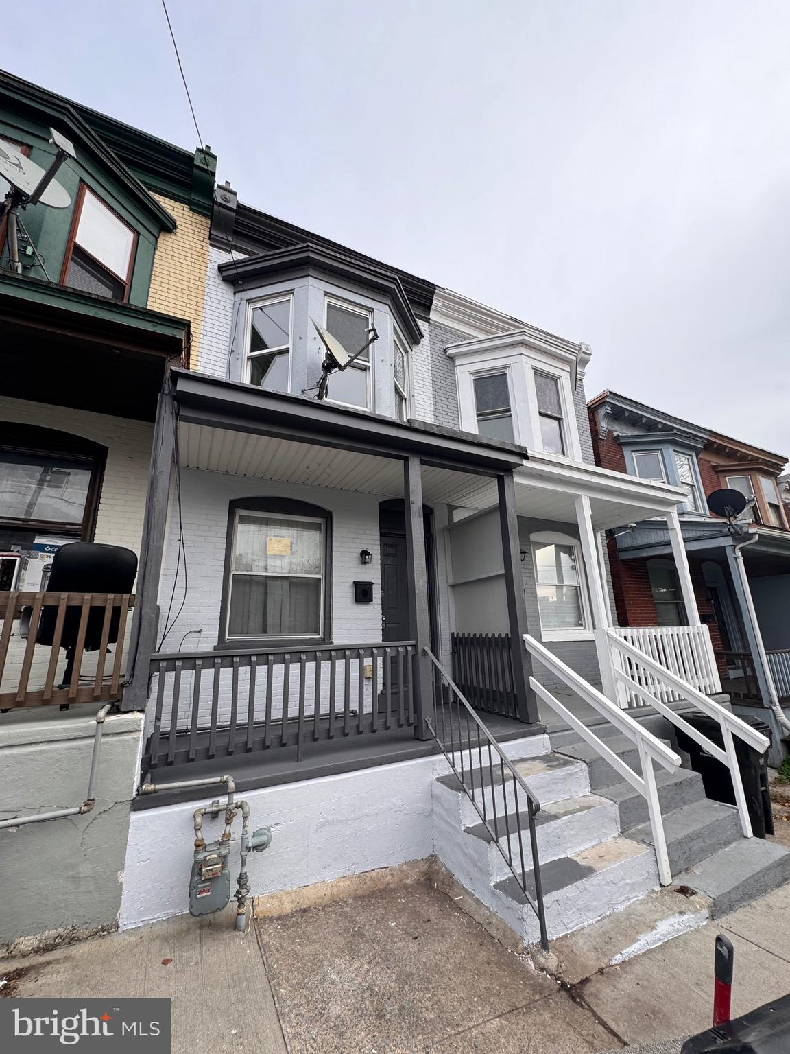 Attention Investors! Beautifully renovated Rental home so close to the Train & Bus Station, Strawberry Square and the Capitol. Currently RENTED. Rental term is 6 months and ends at the end of September 2025 at $1300/mo. Current Tenants need advance notice 24hrs -48hrs needed
Pics are prior to tenant moving in officially April 1st.
Owner Financing Available (Short Term)