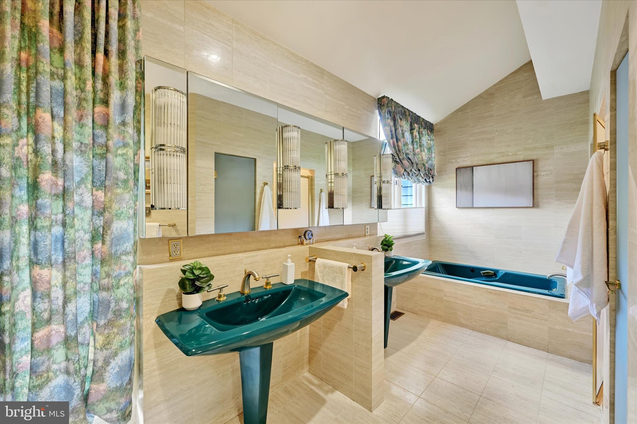 RUXTON - Residential