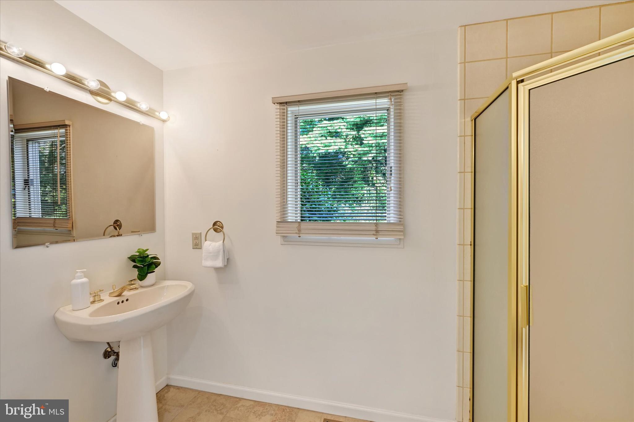 RUXTON - Residential