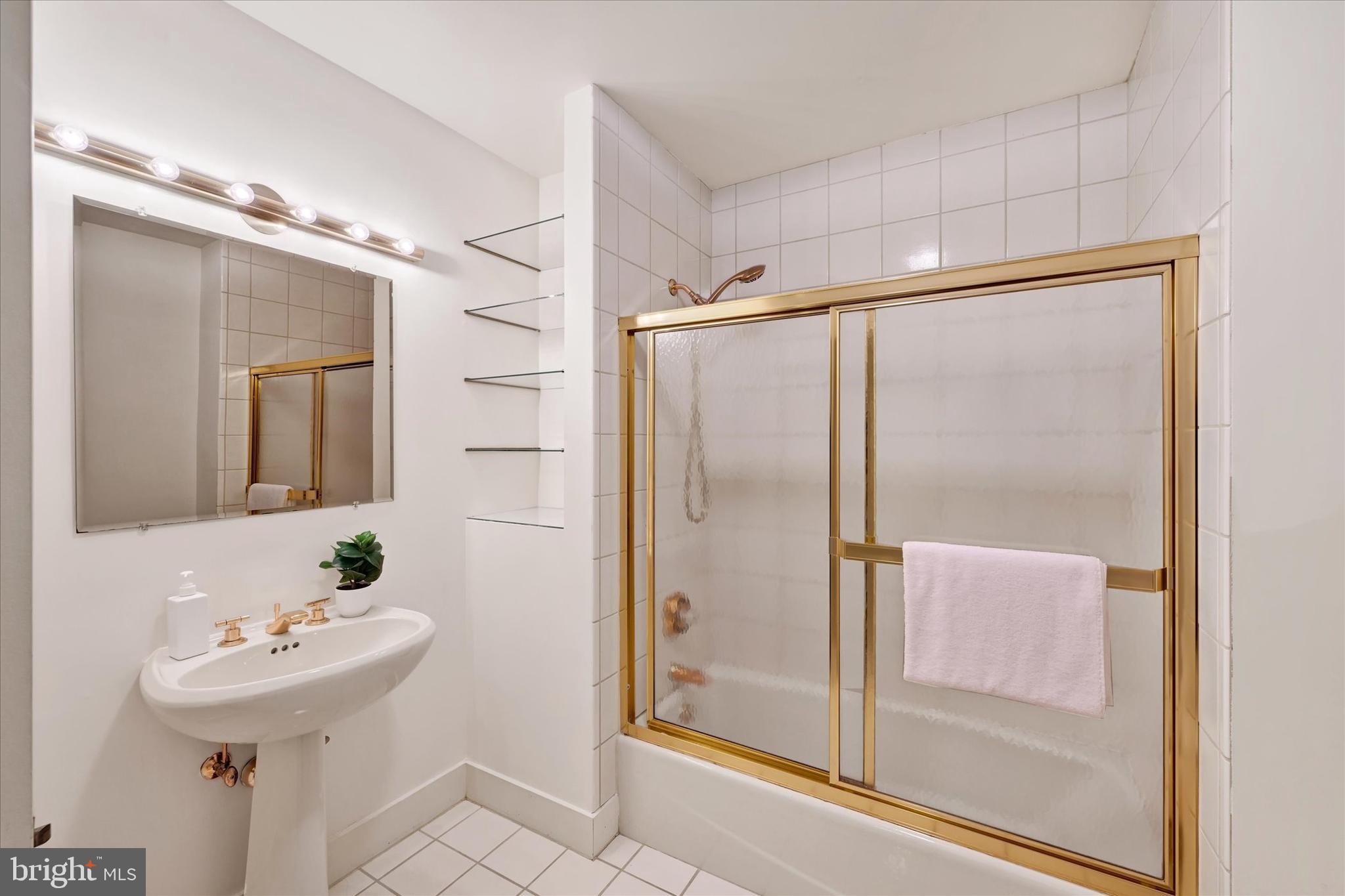 RUXTON - Residential