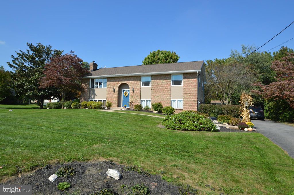 Photo of 44 Fairland Road, Manheim, PA 17545 (MLS # PALA2042174)