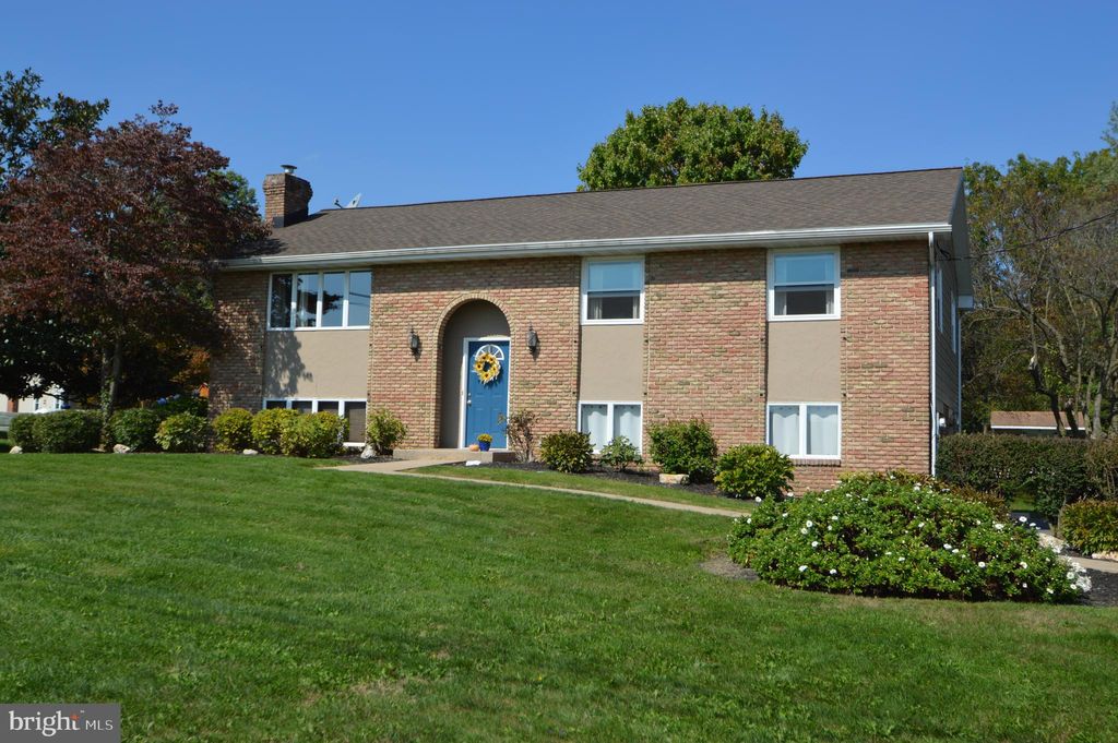 Photo of 44 Fairland Road, Manheim, PA 17545 (MLS # PALA2042174)