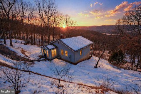 99 LAUREL LANE FORT VALLEY VA 22652