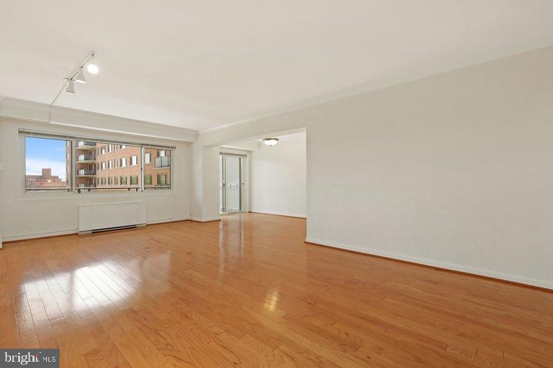 4201 CATHEDRAL AVENUE NW 923W