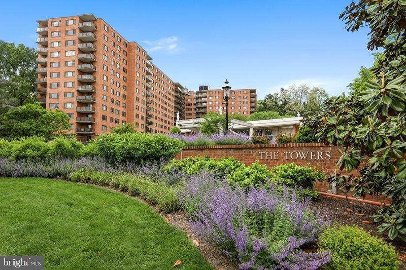 4201 CATHEDRAL AVENUE NW 923W