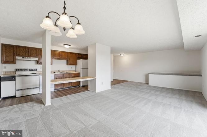 AMBERTOWNE - Residential Lease