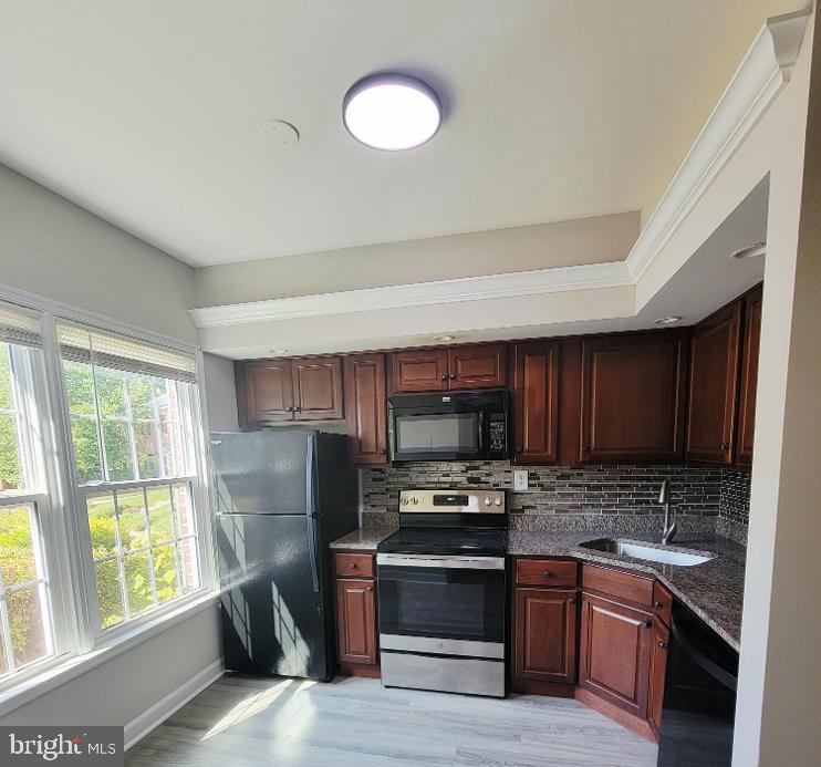 213 HEATHER COURT