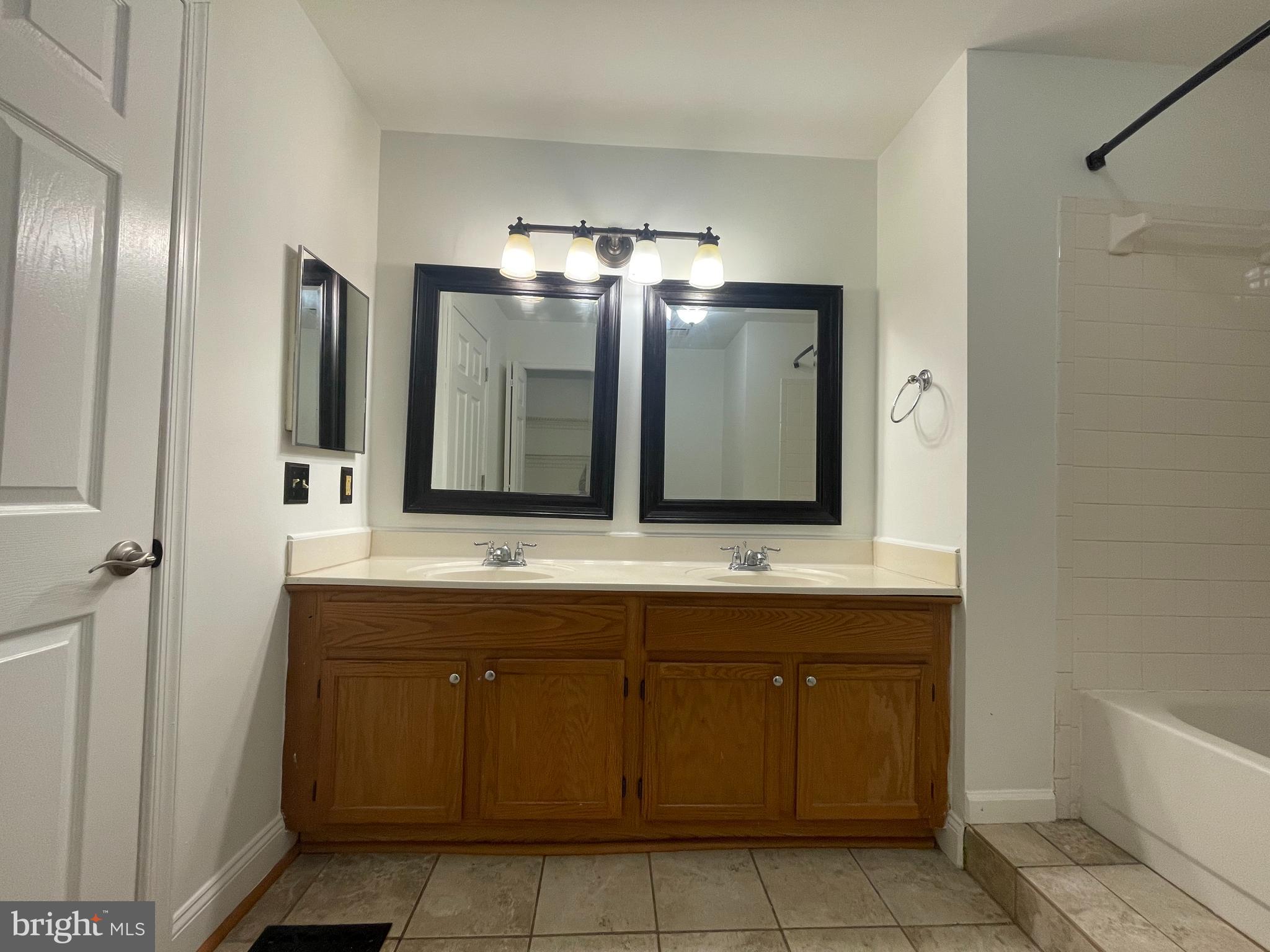 GLENSFORD CONDO - Residential