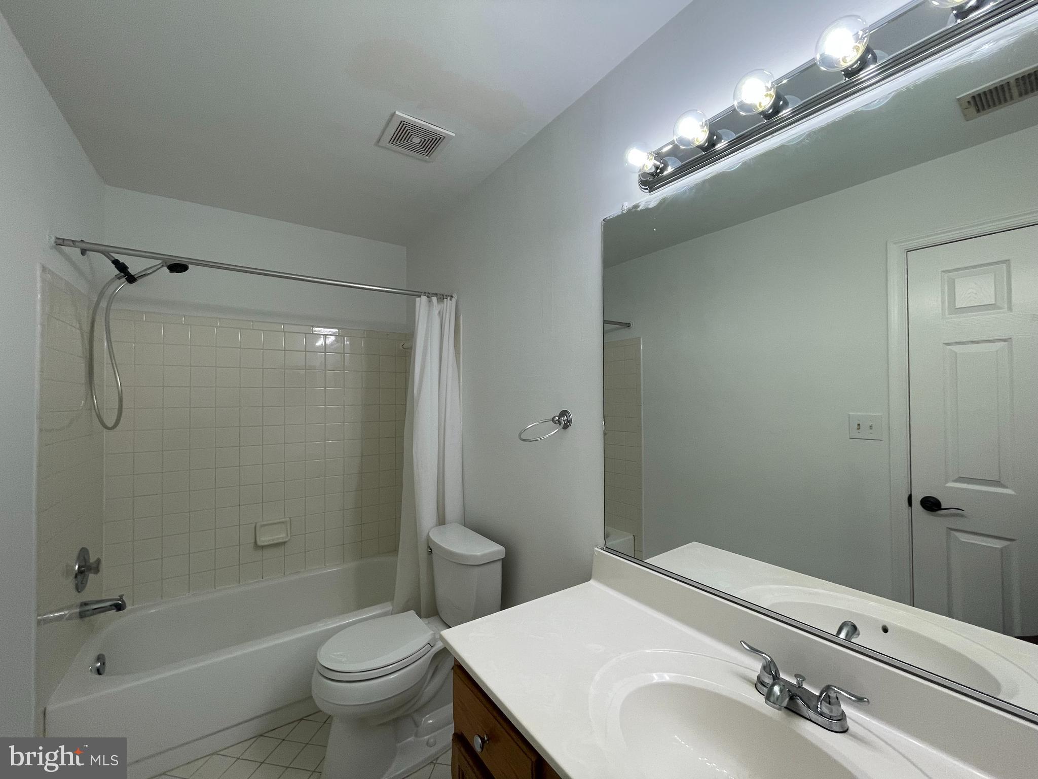 GLENSFORD CONDO - Residential