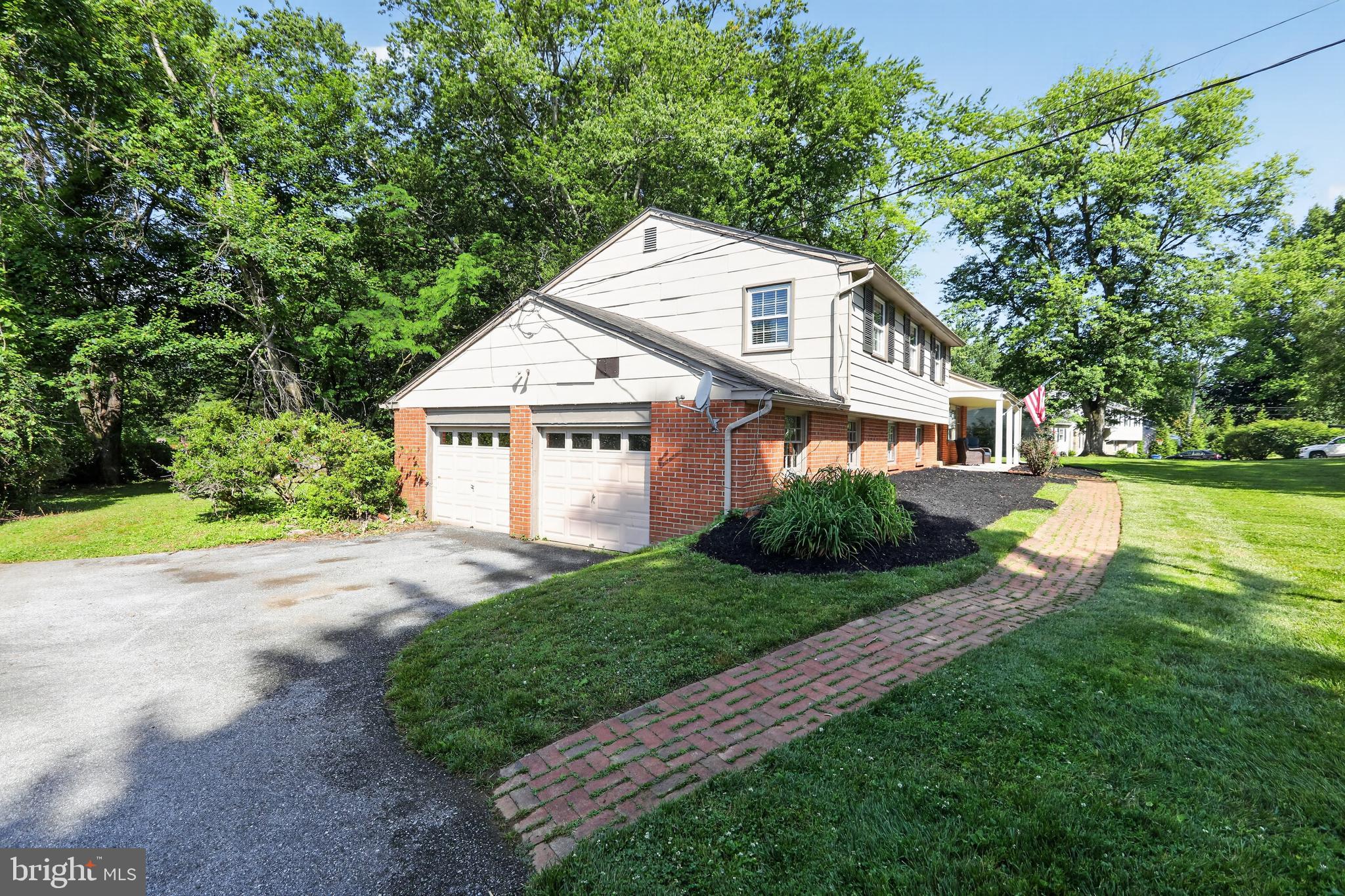 1043 CAROLYN DRIVE