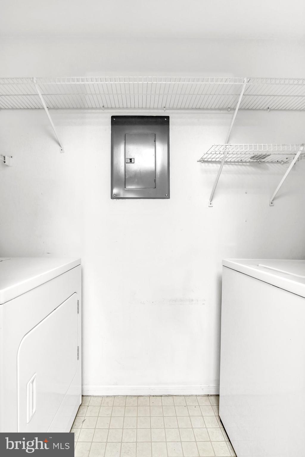 ENGLISH COUNTRY MANOR - Residential Lease