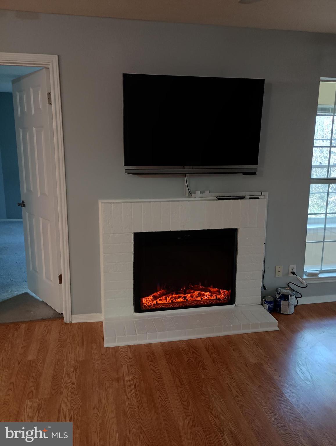 ENGLISH COUNTRY MANOR - Residential Lease