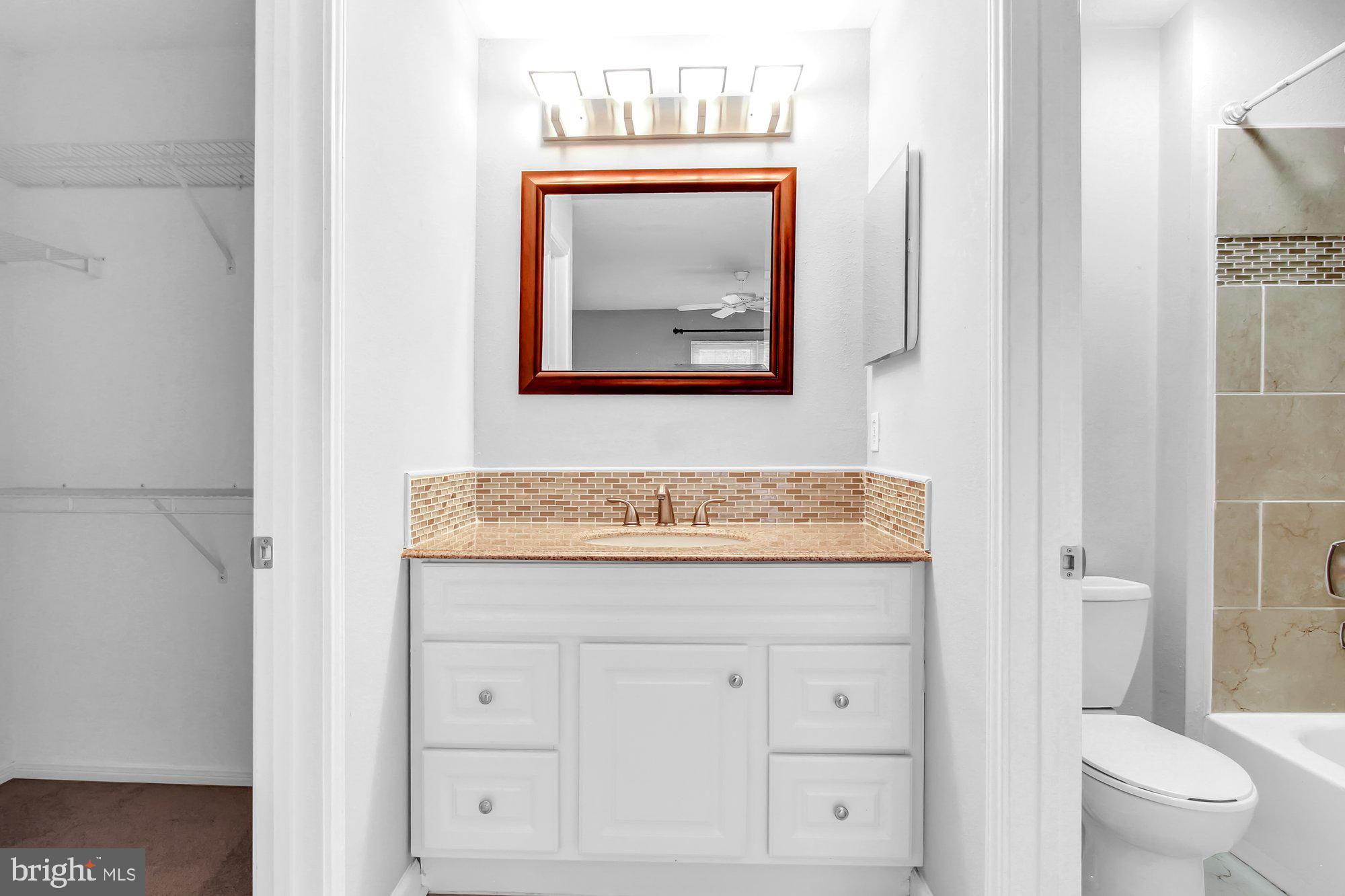 ENGLISH COUNTRY MANOR - Residential Lease