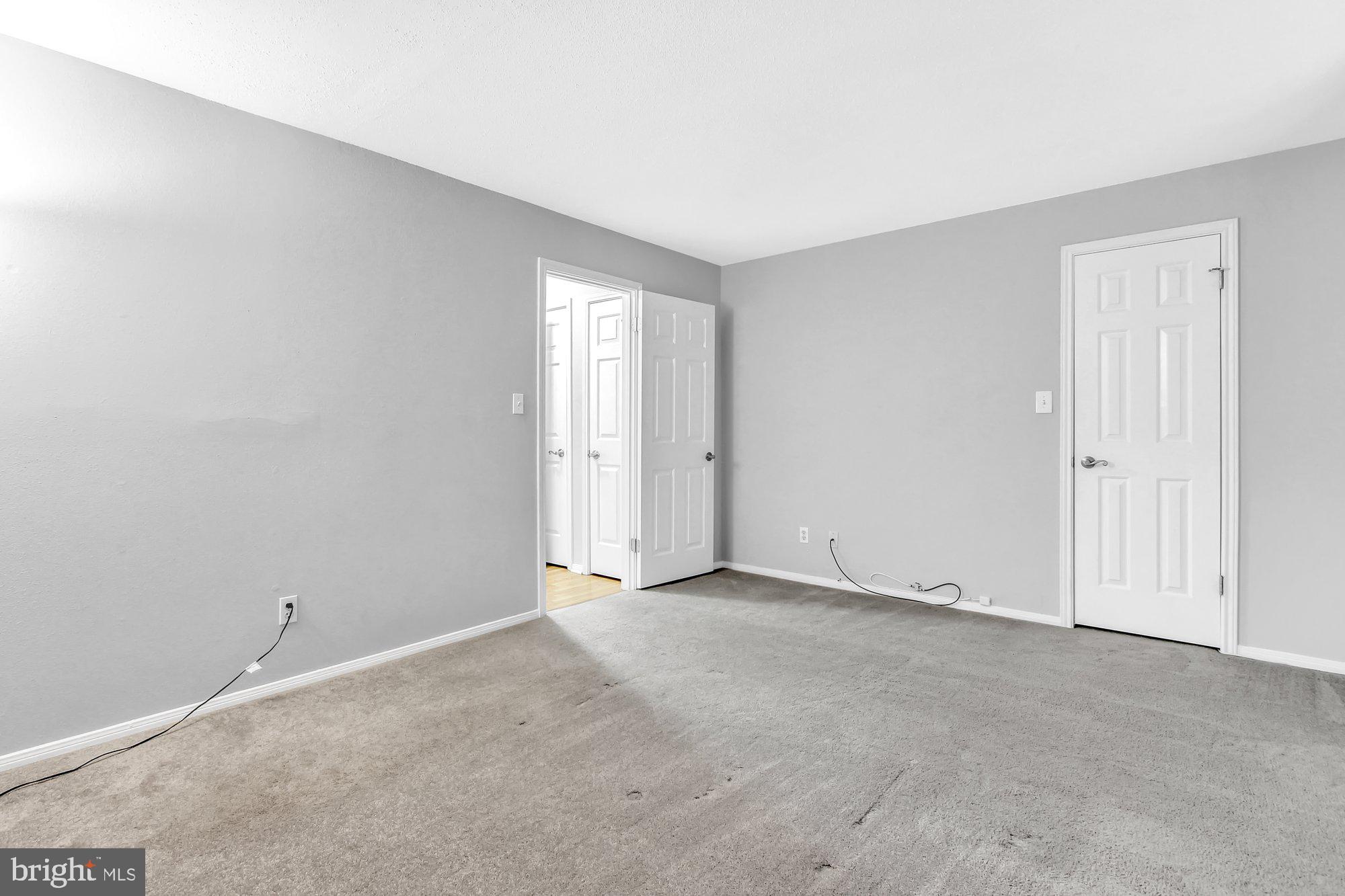 ENGLISH COUNTRY MANOR - Residential Lease