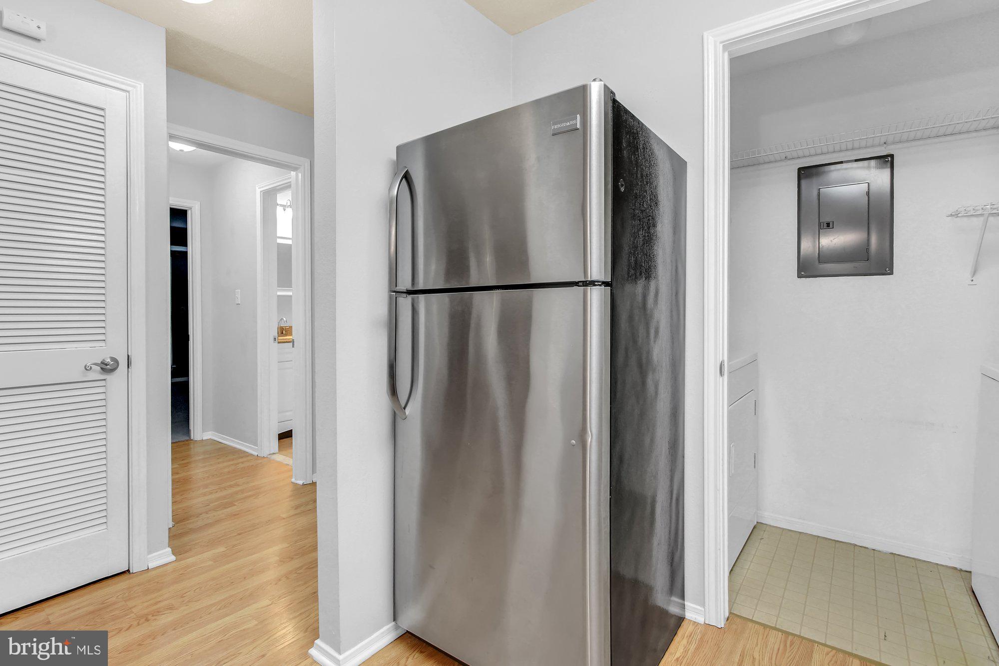 ENGLISH COUNTRY MANOR - Residential Lease