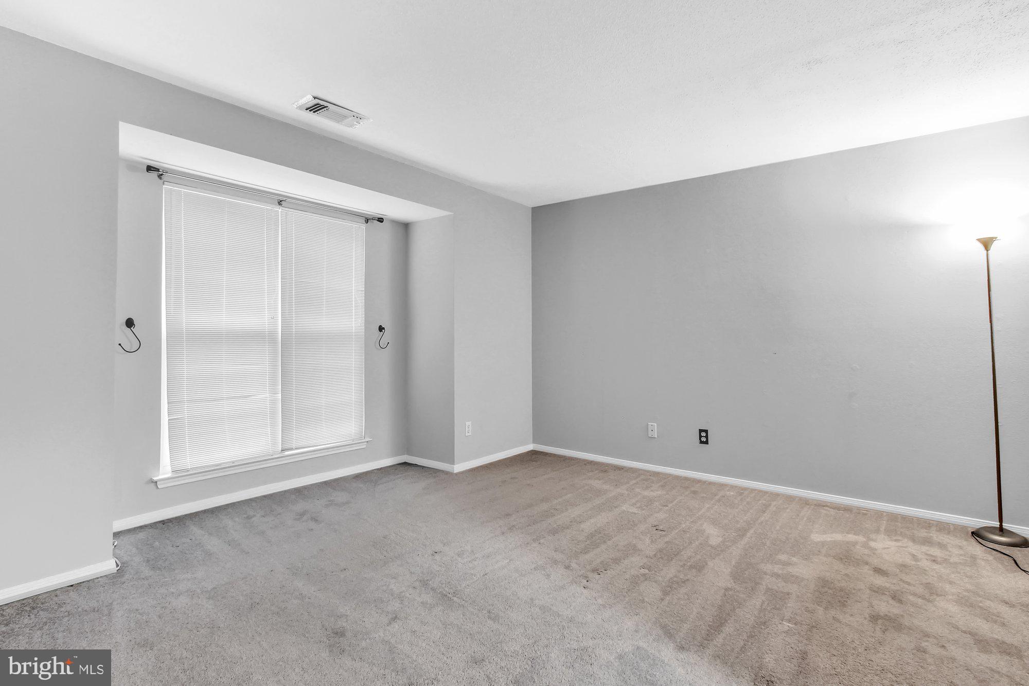 ENGLISH COUNTRY MANOR - Residential Lease