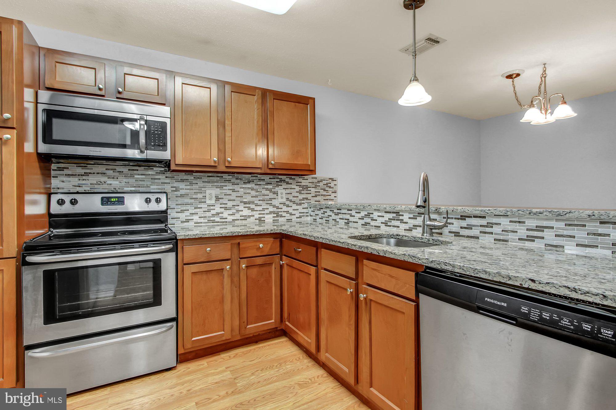 ENGLISH COUNTRY MANOR - Residential Lease