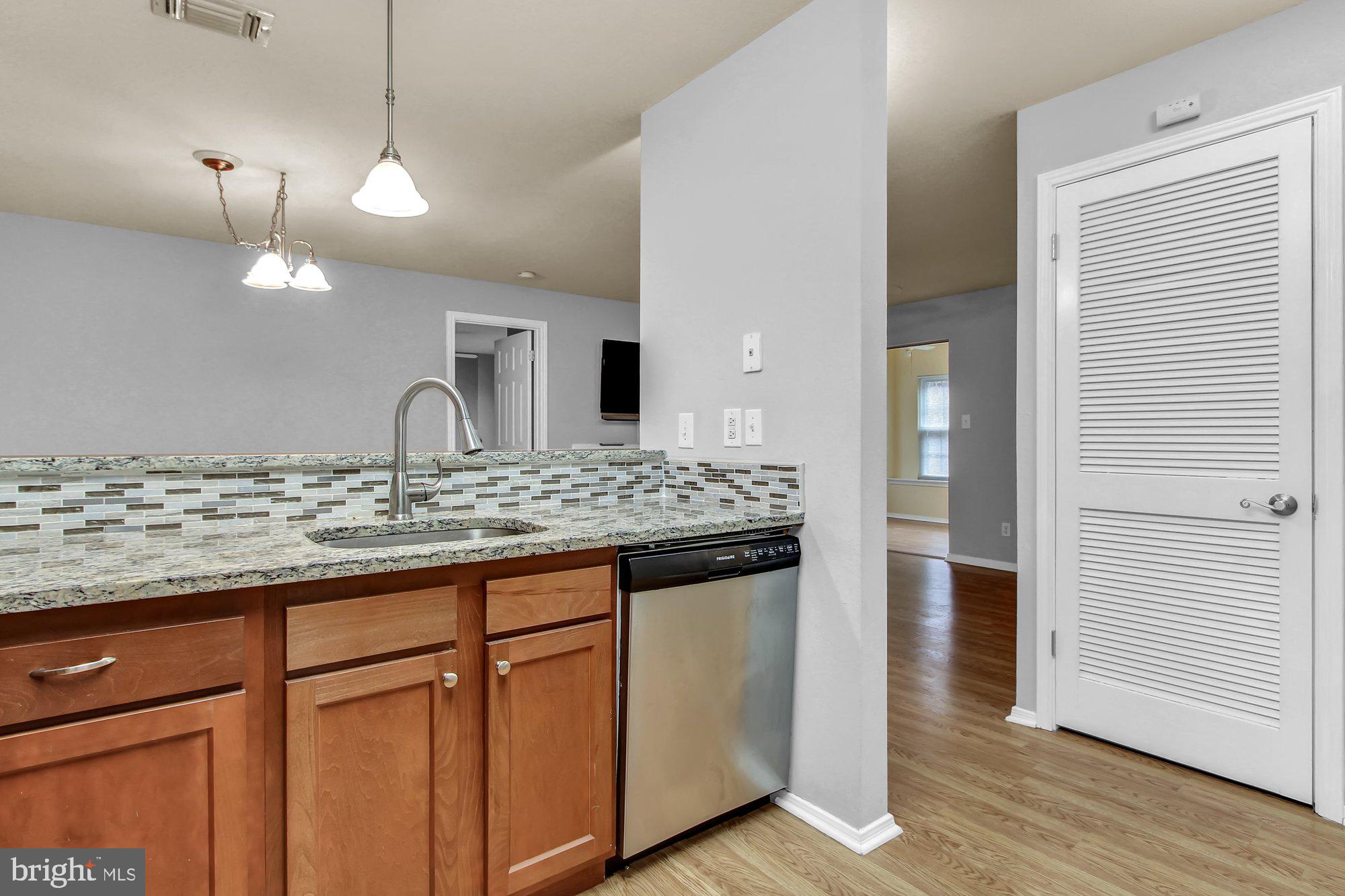 ENGLISH COUNTRY MANOR - Residential Lease