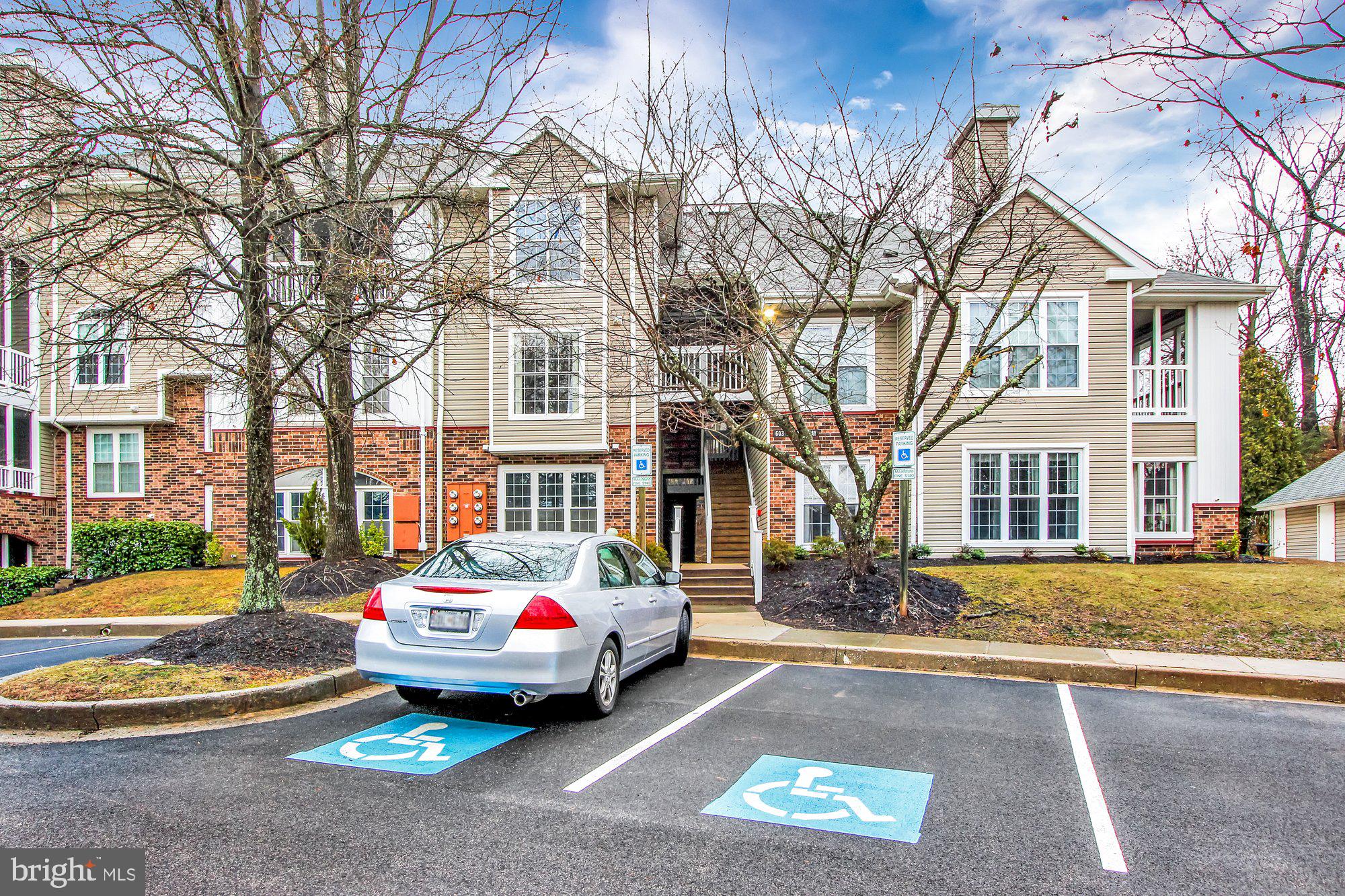 ENGLISH COUNTRY MANOR - Residential Lease