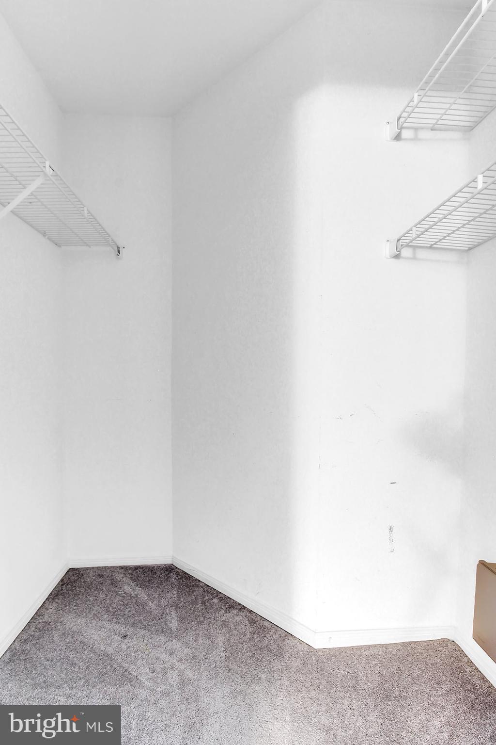 ENGLISH COUNTRY MANOR - Residential Lease