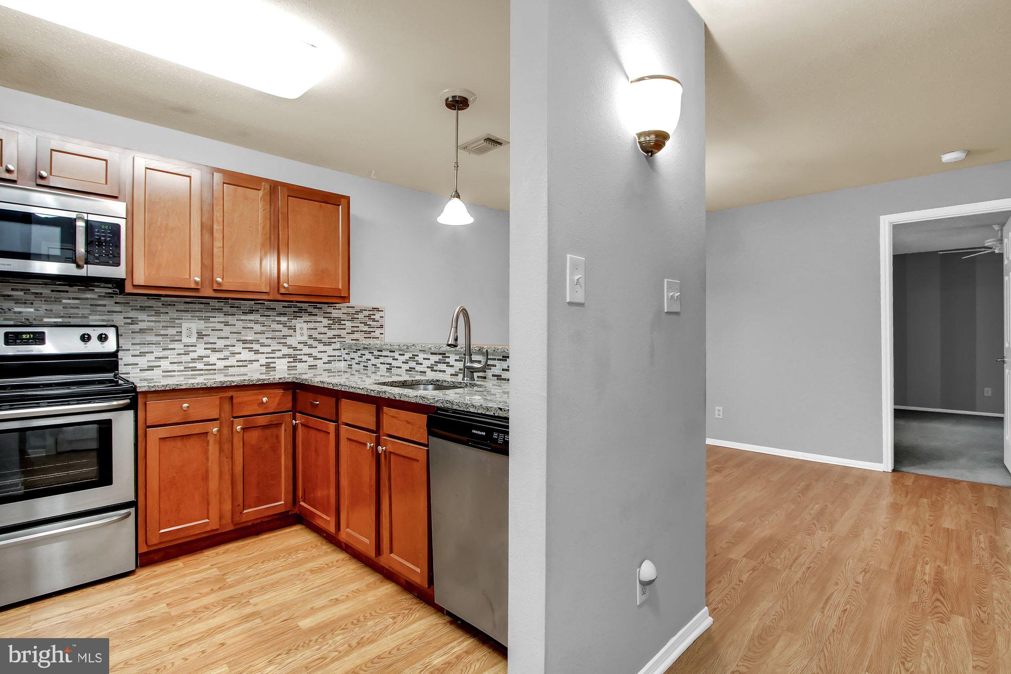 ENGLISH COUNTRY MANOR - Residential Lease