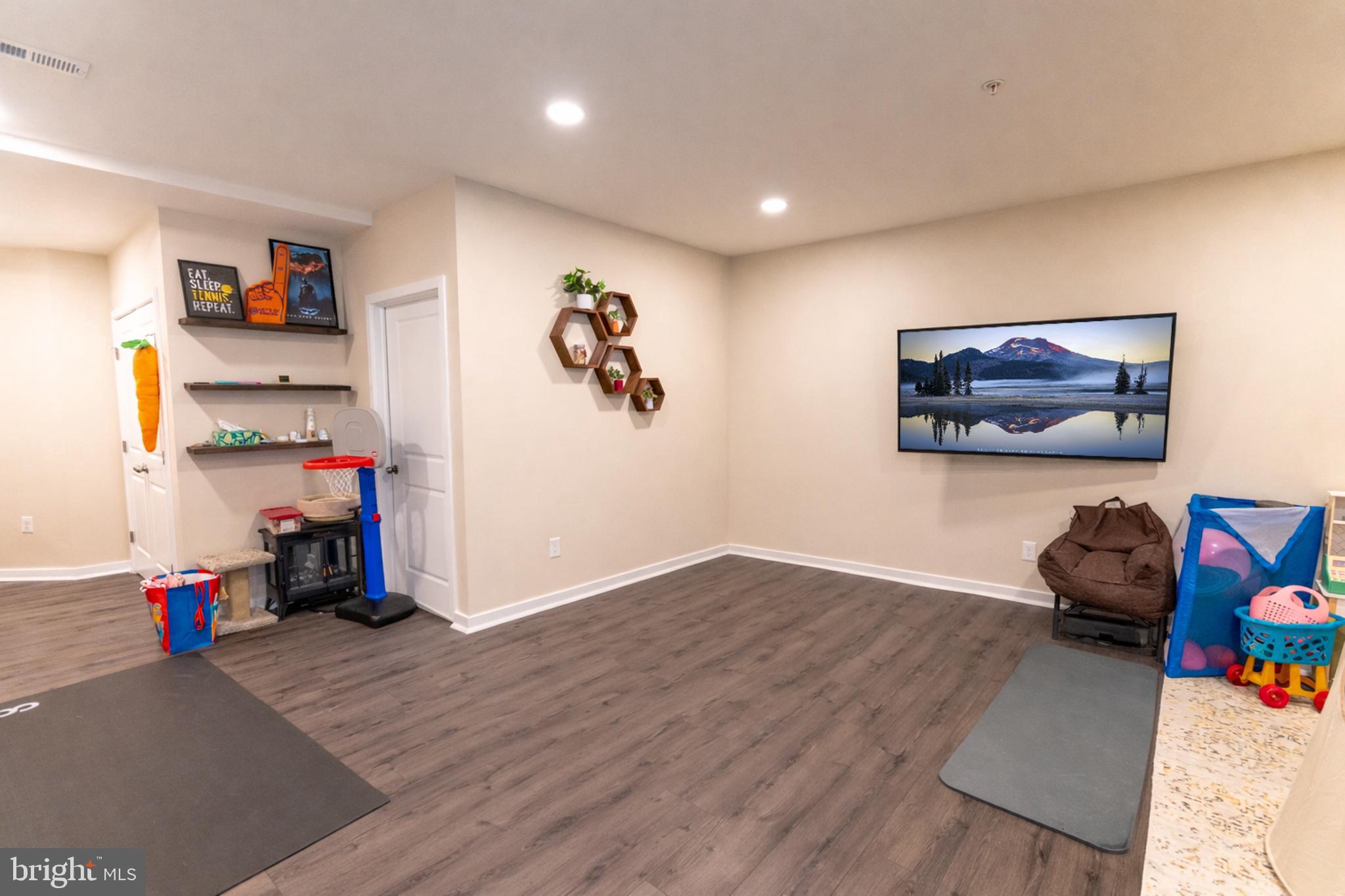 BRINLEY COURT - Residential