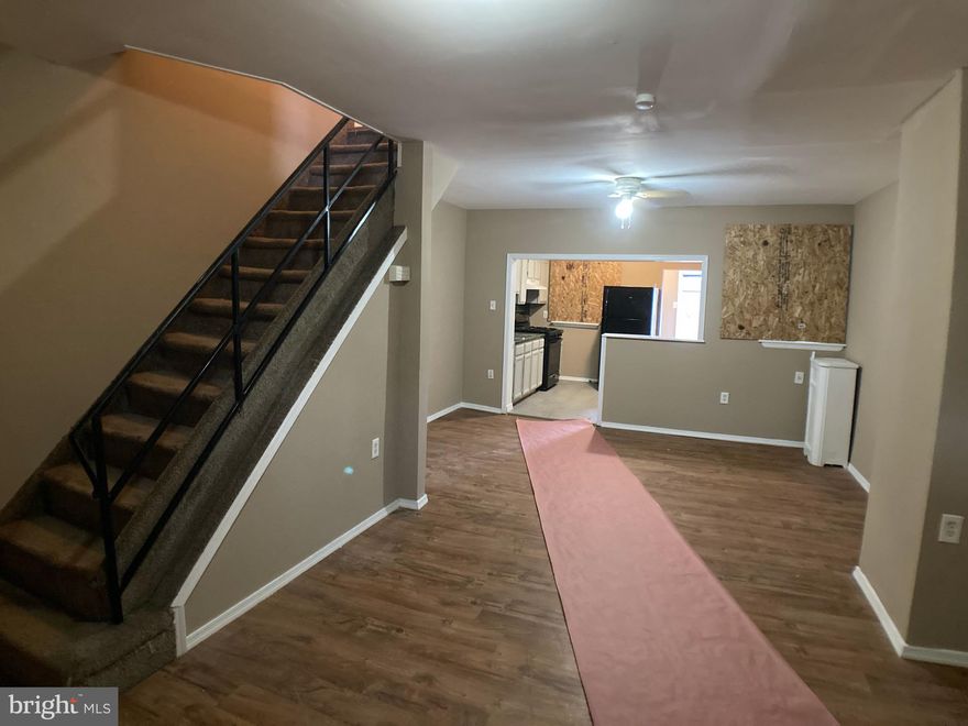 BEAUTIFUL 3 BED 1 BATH HOME
LARGE ELEVATED FRONT PORCH
NICE SIZED PRIVATE BACKYARD WITH 2 SEPARATE ENTRANCES
FULL SIZED BASEMENT WITH 10-15 HEIGHT
LAUNDRY SINK AND WASHER/DRYER HOOK-UPS
NEWLY RENOVATED BATHROOM!!!
LARGE KITCHEN, LIVING & DINING!!