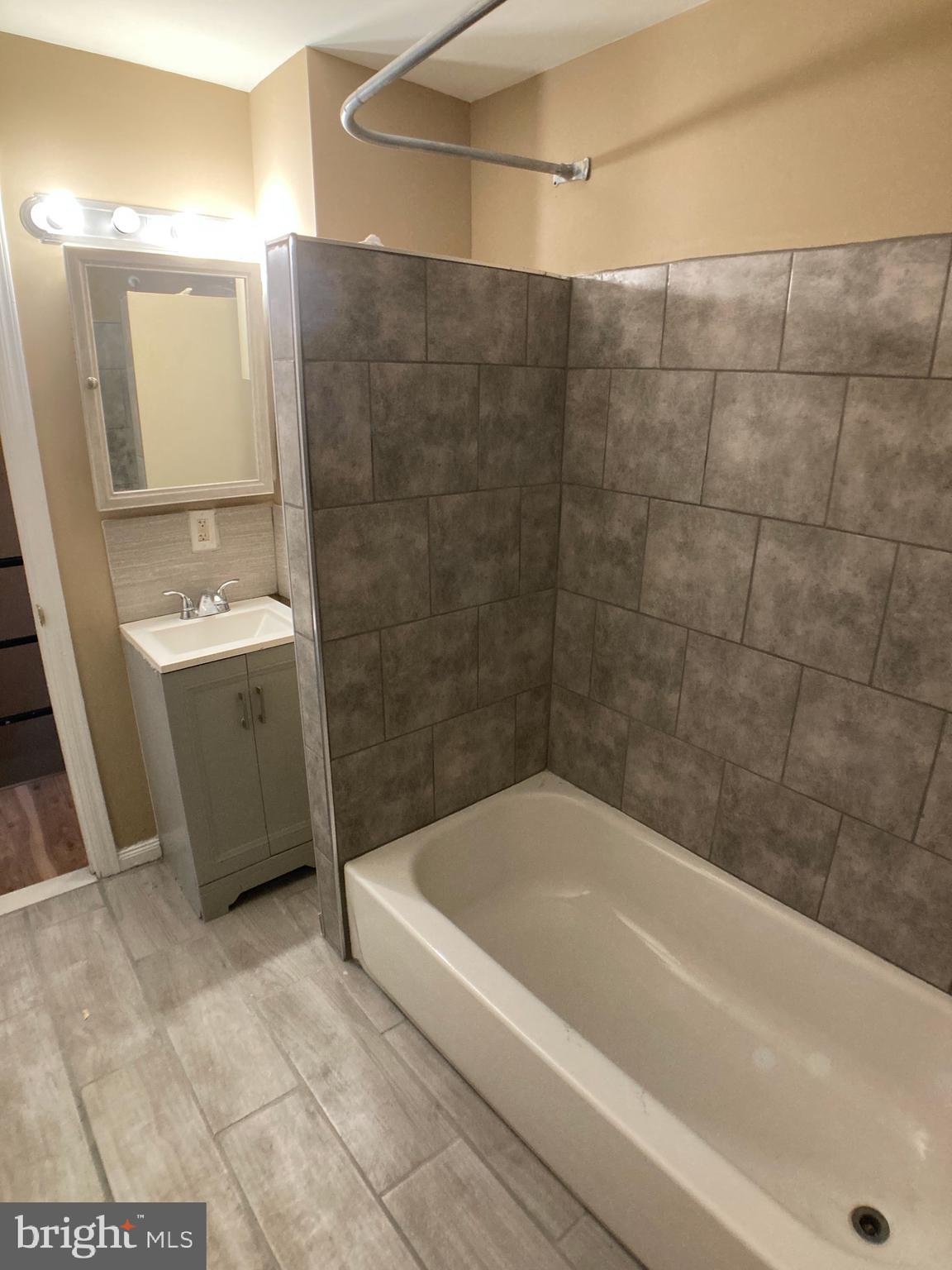 FRANKFORD - Residential Lease