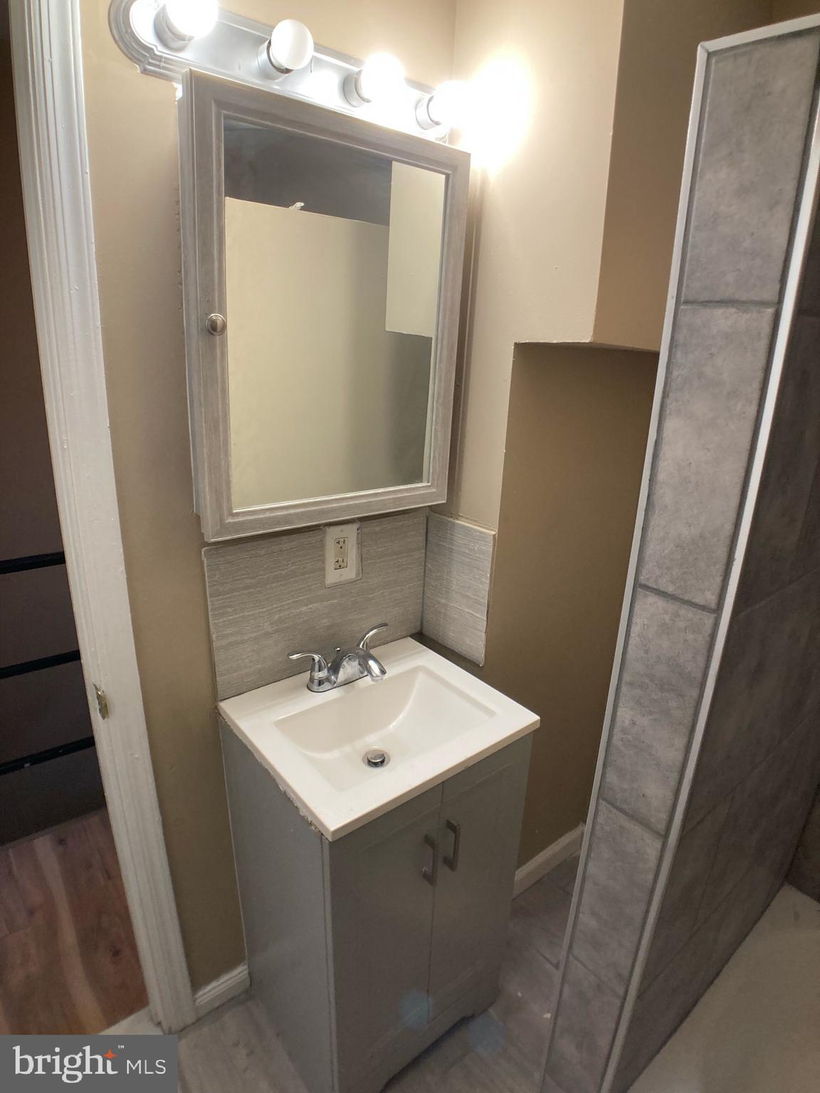 FRANKFORD - Residential Lease