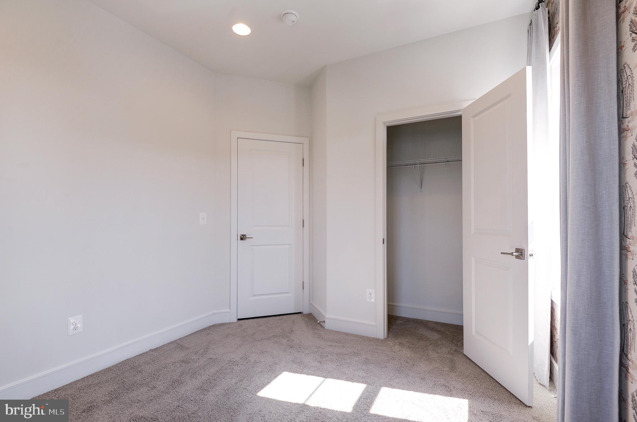 LAKE FREDERICK - Residential Lease