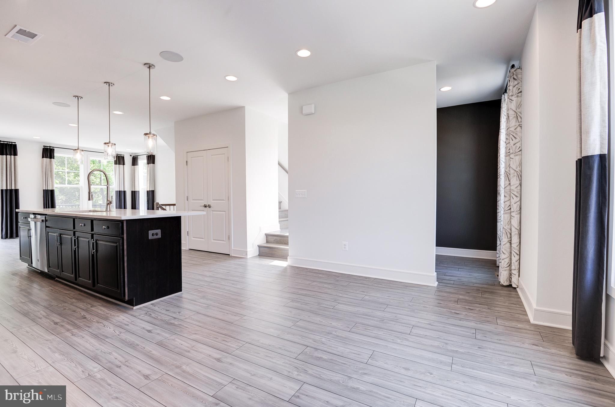 LAKE FREDERICK - Residential Lease