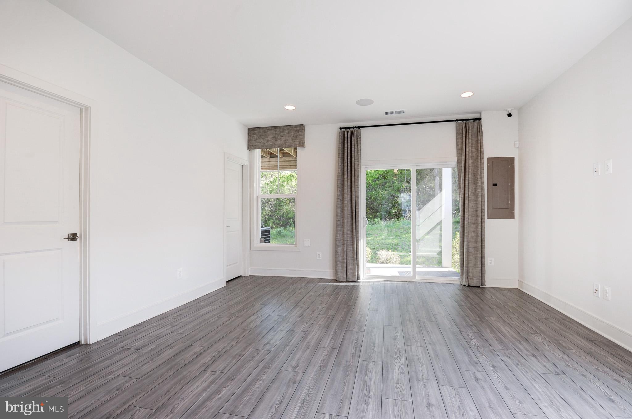 LAKE FREDERICK - Residential Lease