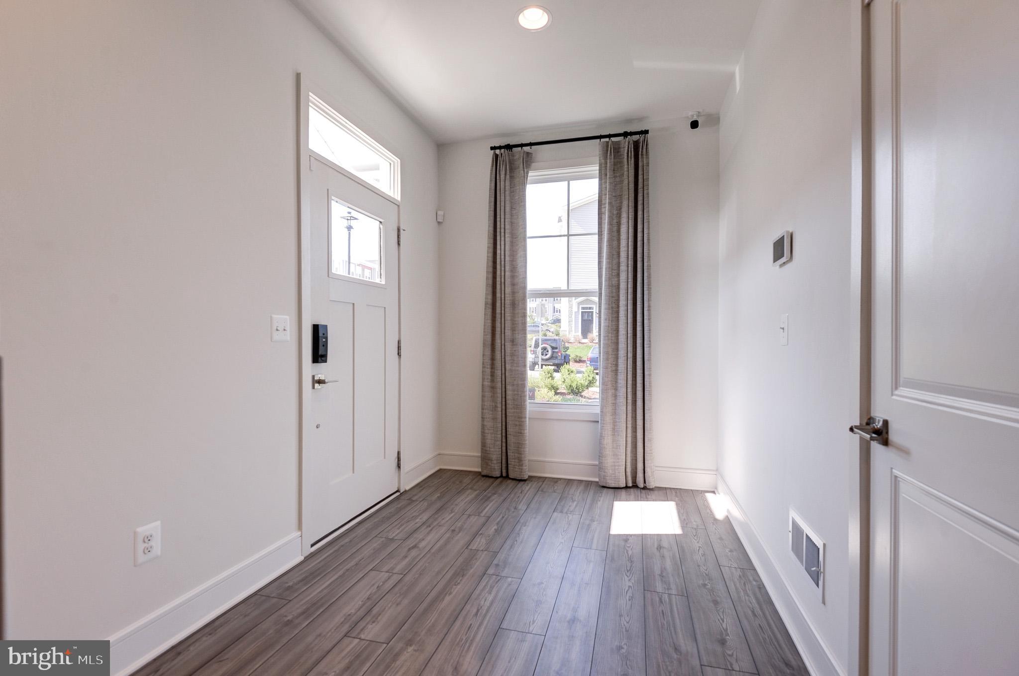 LAKE FREDERICK - Residential Lease