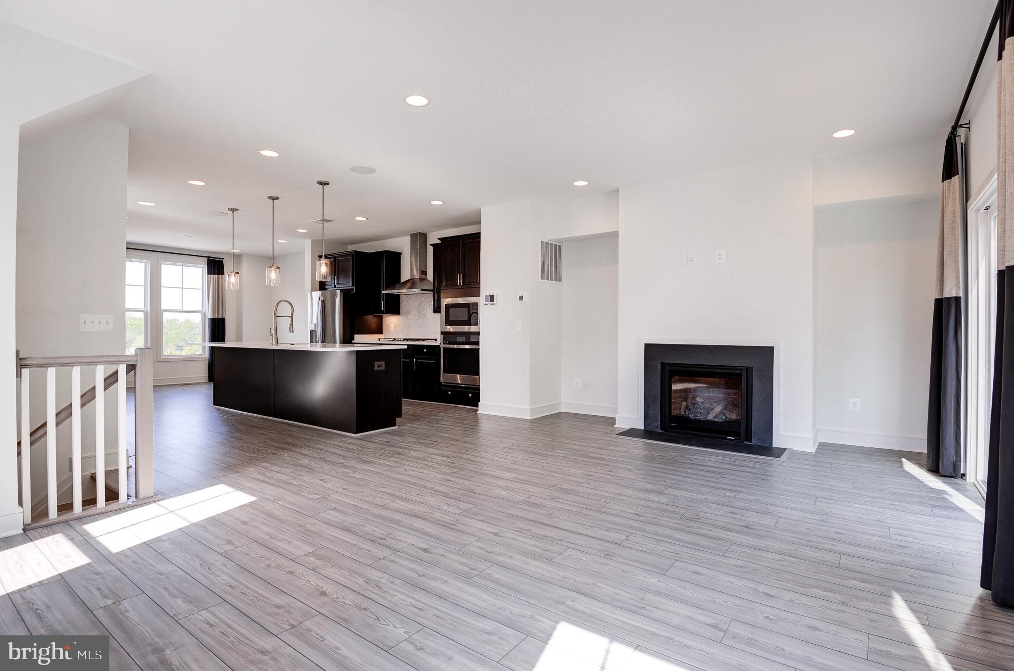 LAKE FREDERICK - Residential Lease