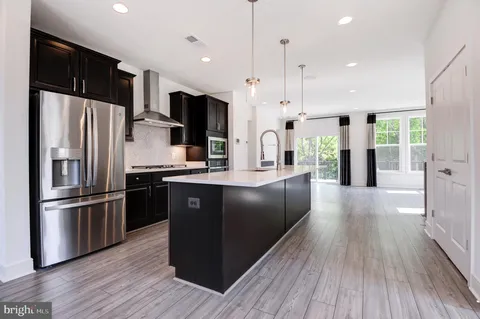 135 Wake Robin Ct, Lake Frederick, VA MLS: VAFV2034218