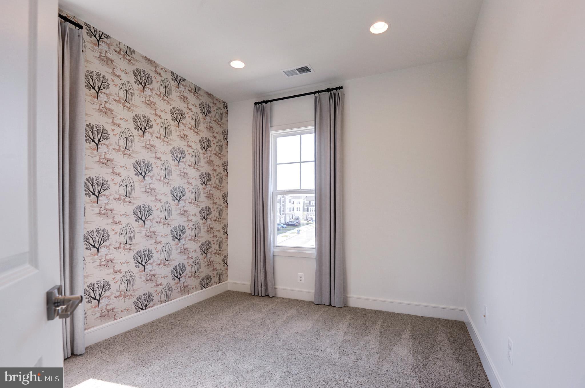 LAKE FREDERICK - Residential Lease