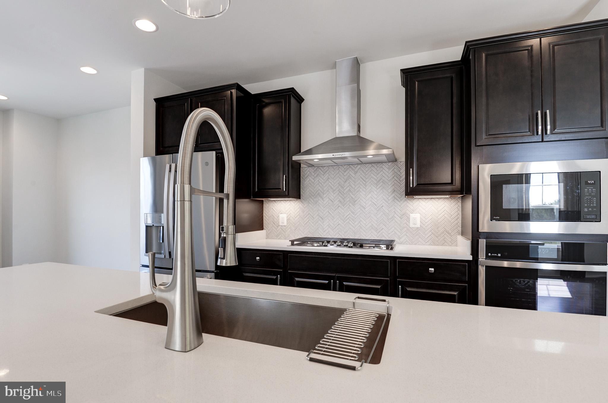 LAKE FREDERICK - Residential Lease