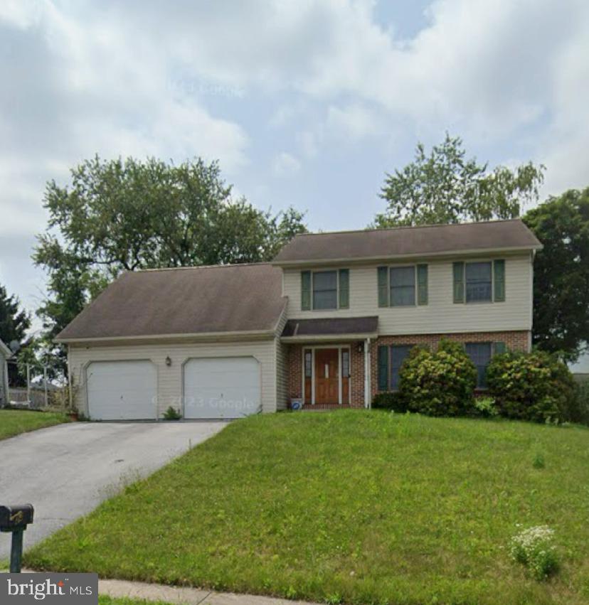 *SHORT SALE* Buyer pays $5K loss mitigation fee.
Bank approved price at $320,000 and bank will NOT accept less than that price