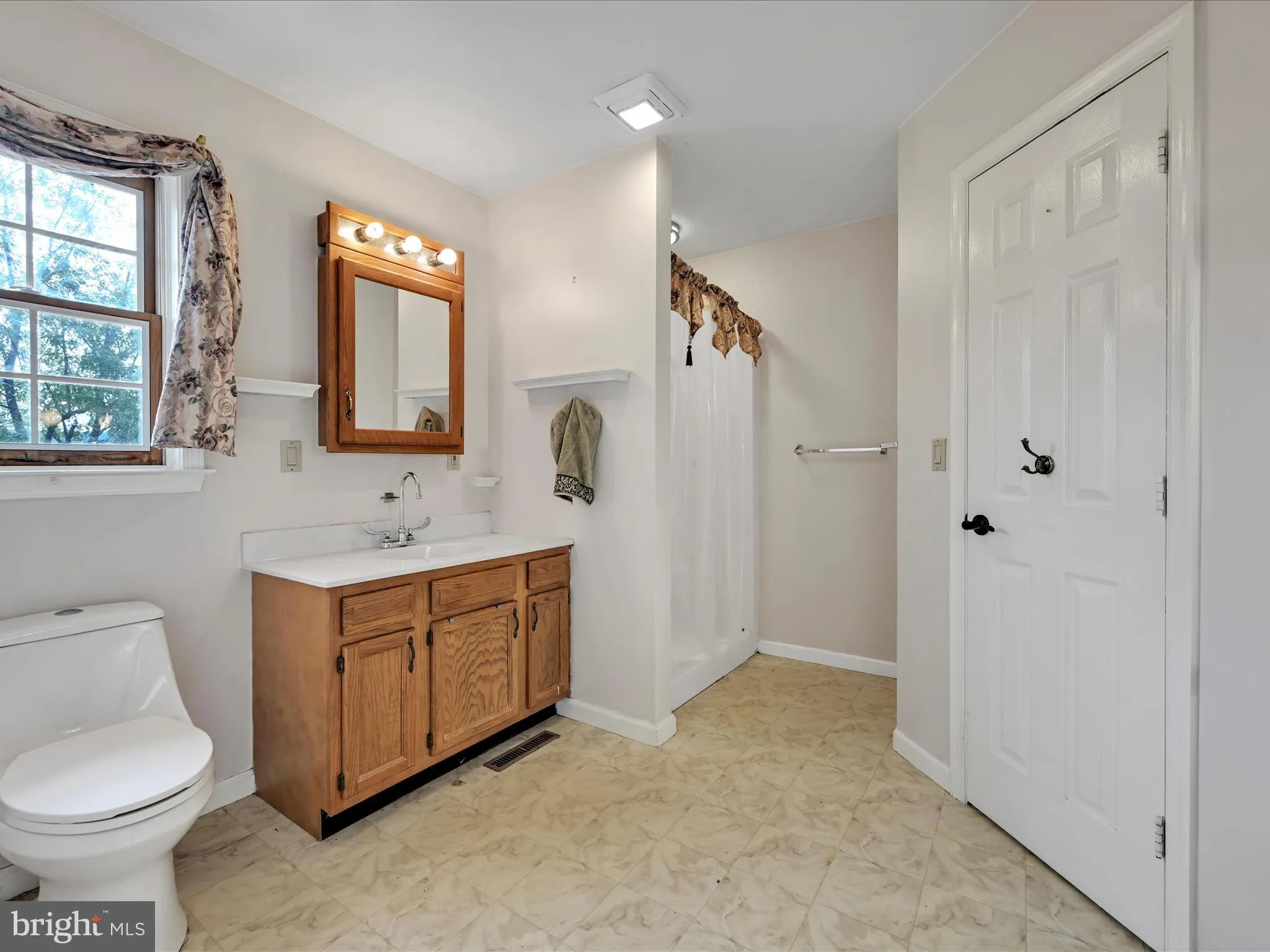 Auburn, Pennsylvania 17922, United States, 3 Bedrooms Bedrooms, ,3 BathroomsBathrooms,Residential,Active,212584