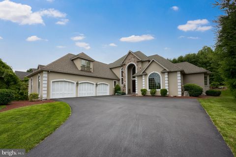157 HUNTINGWOOD DRIVE LANCASTER PA 17602
