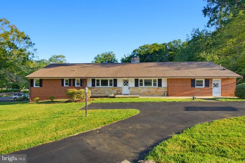 Photo of 8715 Cherry Drive, FAIRFAX, VA 22031 (MLS # VAFX2328190)