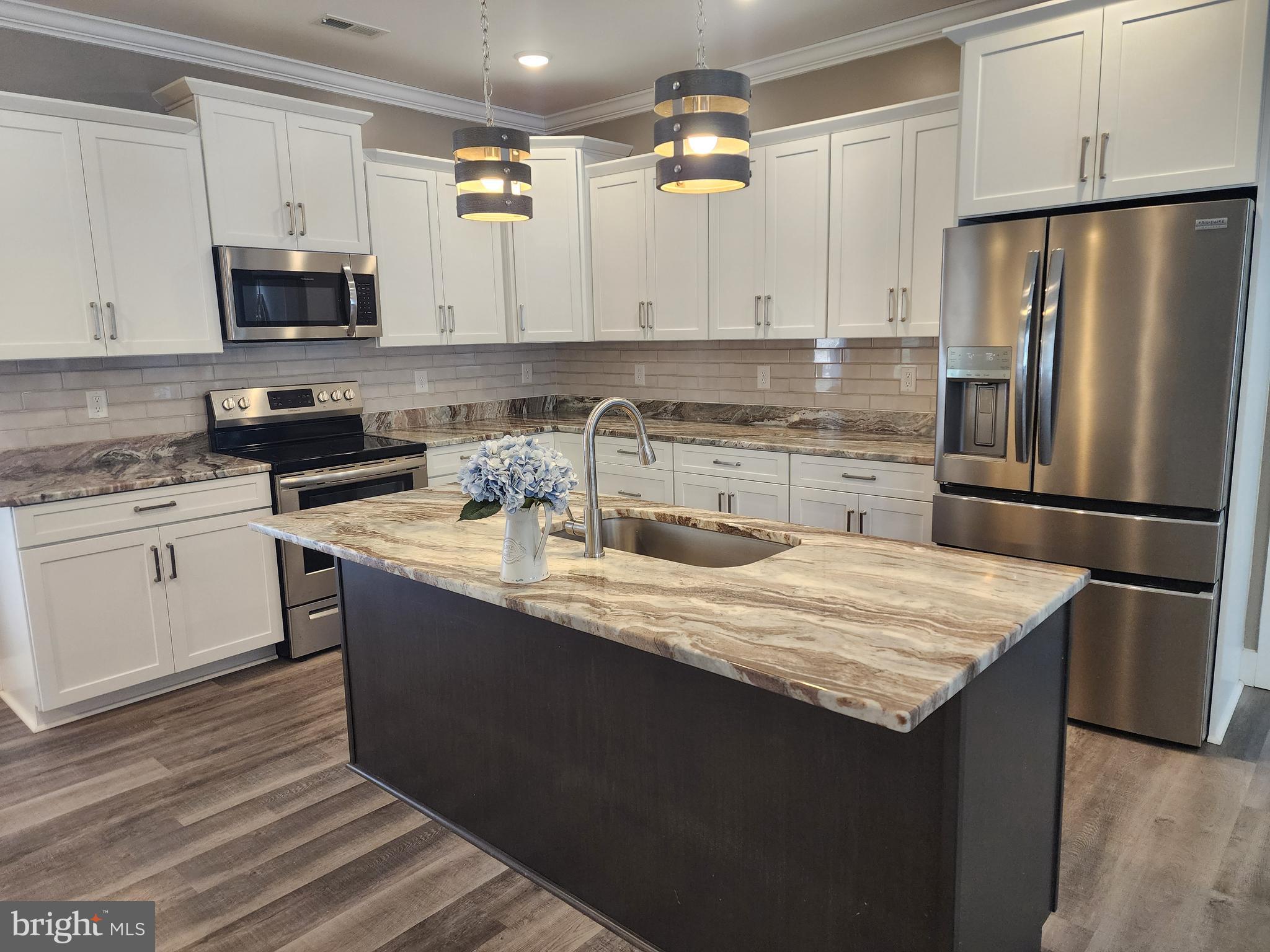 GARLAND LAKE - Residential