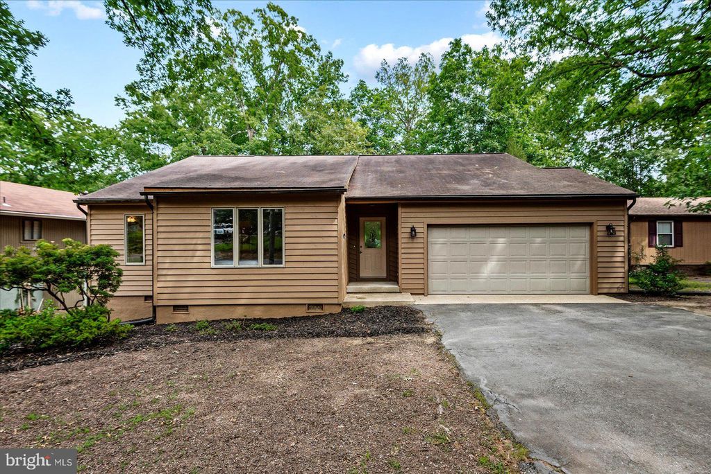 Photo of 705 Mt Pleasant Drive, LOCUST GROVE, VA 22508 (MLS # VAOR2014352)