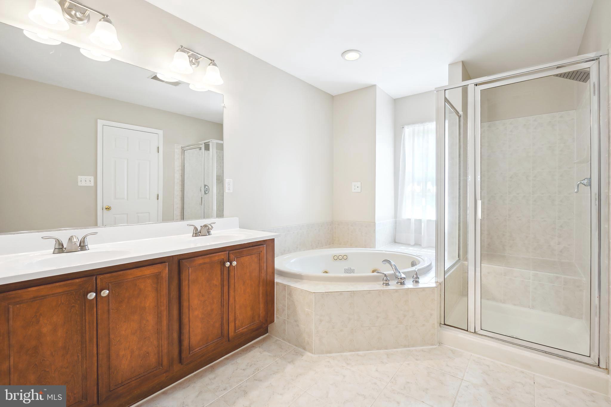 WYNGATE MANOR - Residential